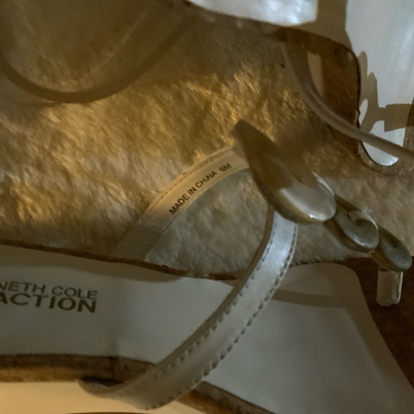 NWOT Kenneth Cole - White wedge sandals. Sz 6M - Picture 5 of 8